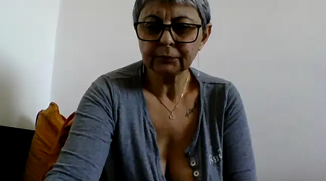 roseblak42 online show from March 22, 12:14 pm