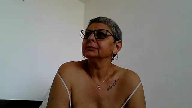 roseblak42 online show from July 14, 1:39 pm