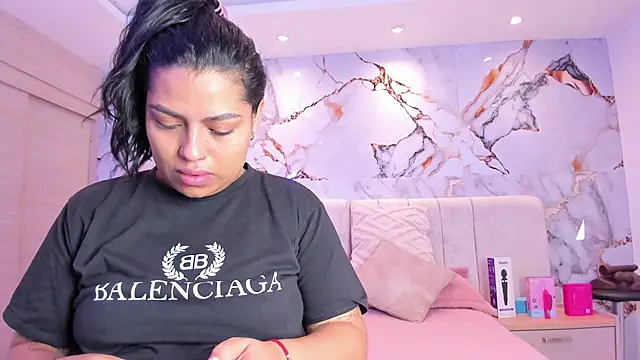 kiana cream online show from December 15, 11:36 am