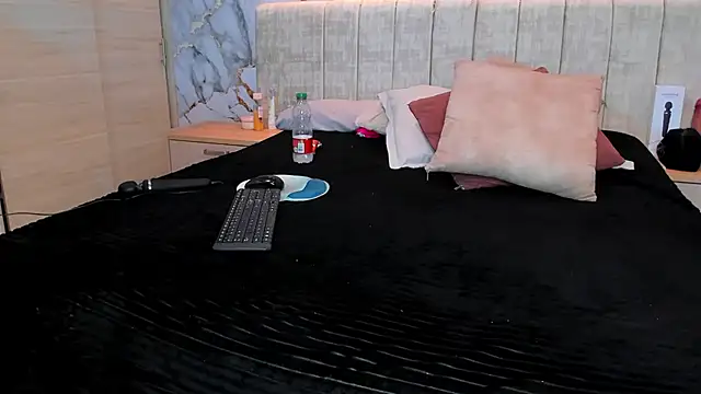 kiana cream online show from July 12, 1:29 am