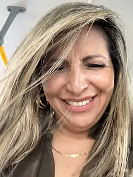  Abril-Office1 online show from December 20, 6:02 pm