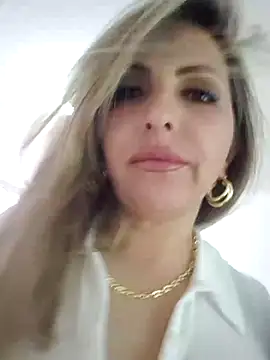  Abril-Office1 online show from February 24, 7:52 pm