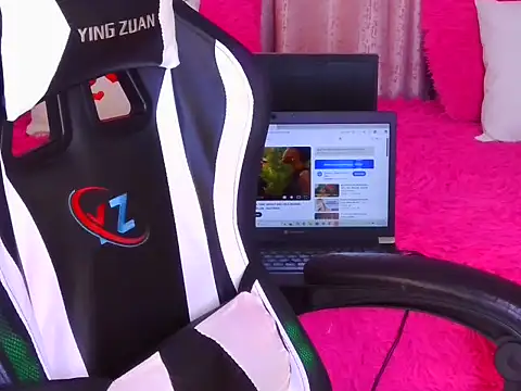 Snapshot of Pretty-shally chatting on September 29, 9:30 pm Pretty-shally online show from September 29, 9:30 pm