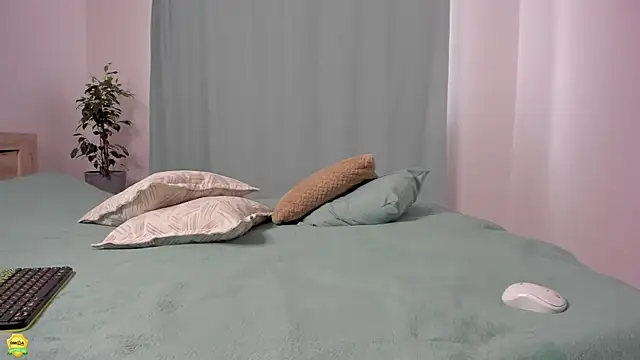 Snapshot of me___ow chatting on January 27, 6:41 am me ow online show from January 27, 6:41 am