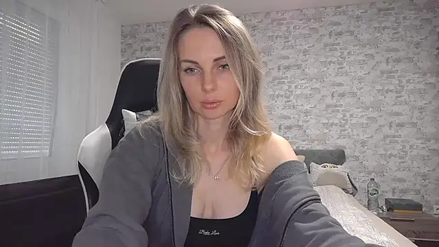 Snapshot of AlissonBia chatting on October 2, 3:52 pm AlissonBia online show from October 2, 3:52 pm