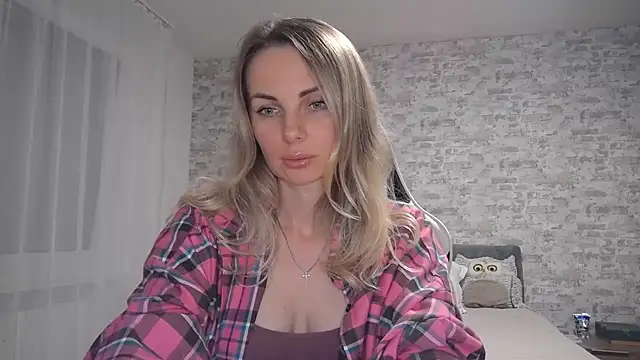 Snapshot of AlissonBia chatting on October 9, 8:29 pm AlissonBia online show from October 9, 8:29 pm