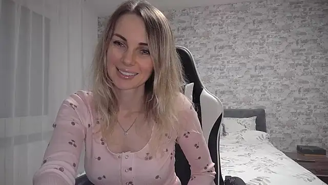 Snapshot of AlissonBia chatting on November 2, 11:07 pm AlissonBia online show from November 2, 11:07 pm