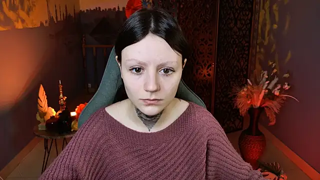 VeliraBraitberg online show from December 4, 5:05 am