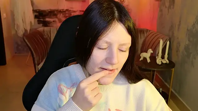 VeliraBraitberg online show from December 6, 11:22 am