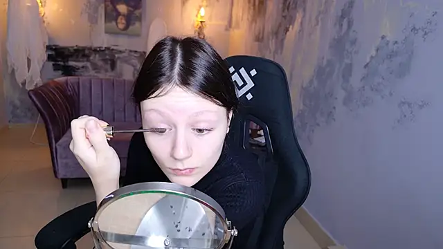 VeliraBraitberg online show from December 8, 5:07 am