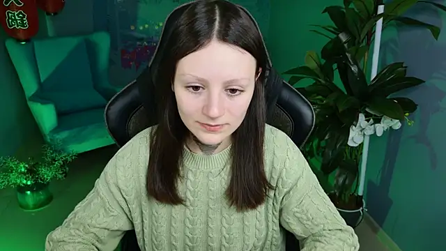 VeliraBraitberg online show from December 13, 8:09 am