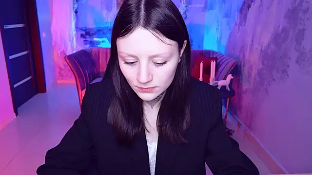 VeliraBraitberg online show from December 18, 11:13 am