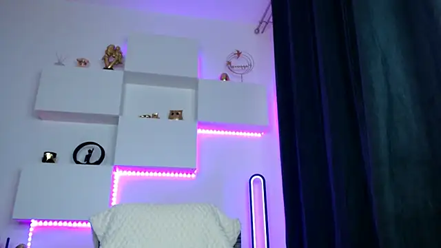 arianatattoos online show from March 30, 8:48 am