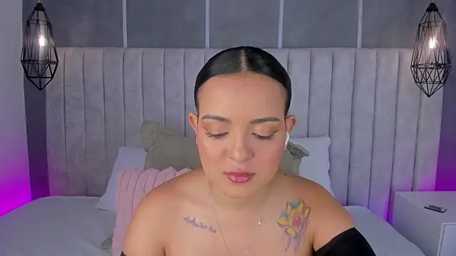 lea gray online show from April 16, 7:14 pm