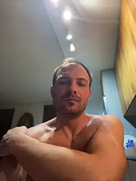 Snapshot of Adventurehotman chatting on April 24, 9:50 pm Adventurehotman online show from April 24, 9:50 pm