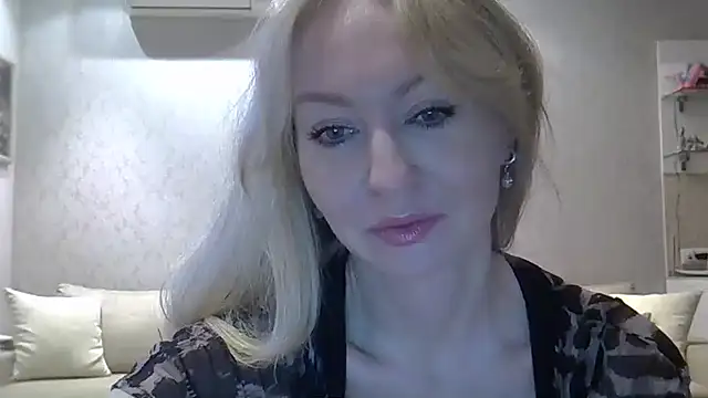 ZarinaSwift online show from February 13, 4:43 am