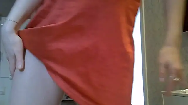 Snapshot of ZarinaSwift chatting on May 16, 6:21 am ZarinaSwift online show from May 16, 6:21 am
