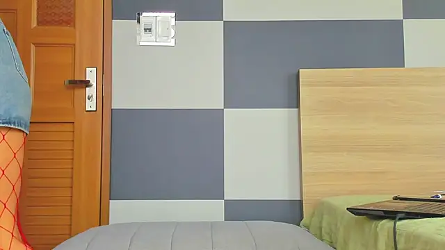 Kiera Thomas online show from January 12, 7:00 am