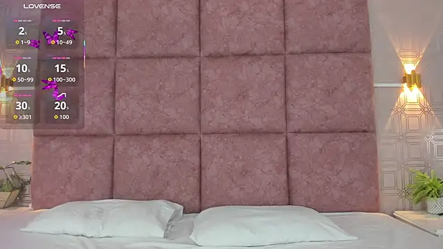 LiaVelez online show from April 11, 1:26 pm