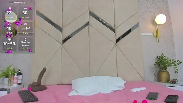 LiaVelez online show from April 17, 1:58 pm