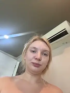 AmmyHot online show from April 12, 4:06 am