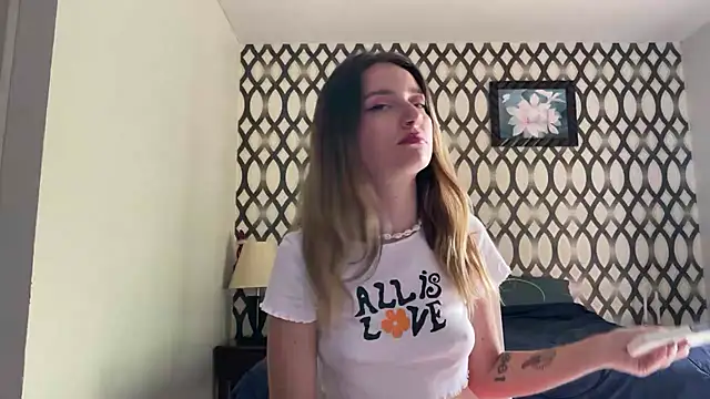 Snapshot of SirenaBelle chatting on January 19, 9:01 am SirenaBelle online show from January 19, 9:01 am