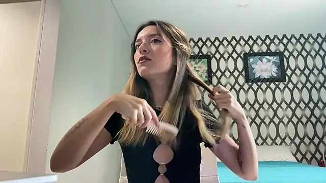 Snapshot of SirenaBelle chatting on February 8, 1:22 am SirenaBelle online show from February 8, 1:22 am