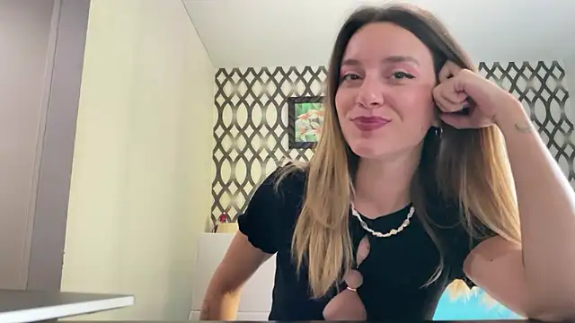 Snapshot of SirenaBelle chatting on February 8, 10:18 am SirenaBelle online show from February 8, 10:18 am