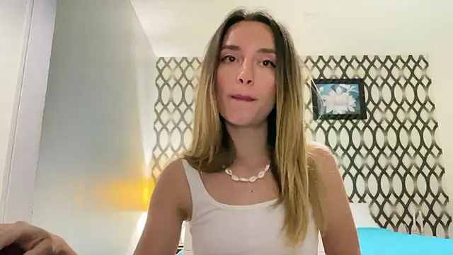 Snapshot of SirenaBelle chatting on February 9, 2:07 pm SirenaBelle online show from February 9, 2:07 pm