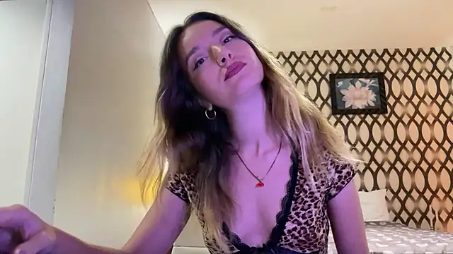 Snapshot of SirenaBelle chatting on February 25, 9:20 am SirenaBelle online show from February 25, 9:20 am