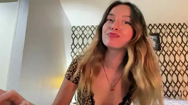 Snapshot of SirenaBelle chatting on February 25, 12:24 pm SirenaBelle online show from February 25, 12:24 pm