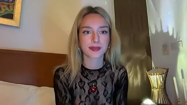 Snapshot of SirenaBelle chatting on November 23, 12:54 am SirenaBelle online show from November 23, 12:54 am