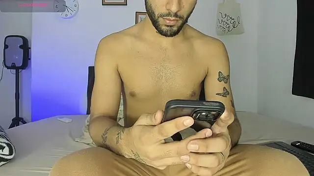 Snapshot of Alex_BigDickkk chatting on November 27, 10:45 pm Alex BigDickkk online show from November 27, 10:45 pm