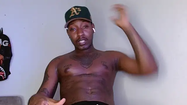 Snapshot of king__Black chatting on December 18, 1:22 am king Black online show from December 18, 1:22 am