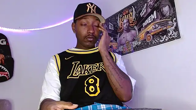 Snapshot of king__Black chatting on January 15, 3:27 pm king Black online show from January 15, 3:27 pm