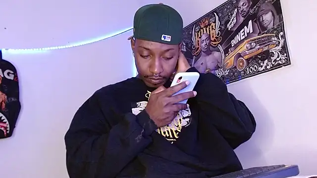 Snapshot of king__Black chatting on February 14, 2:25 pm king Black online show from February 14, 2:25 pm