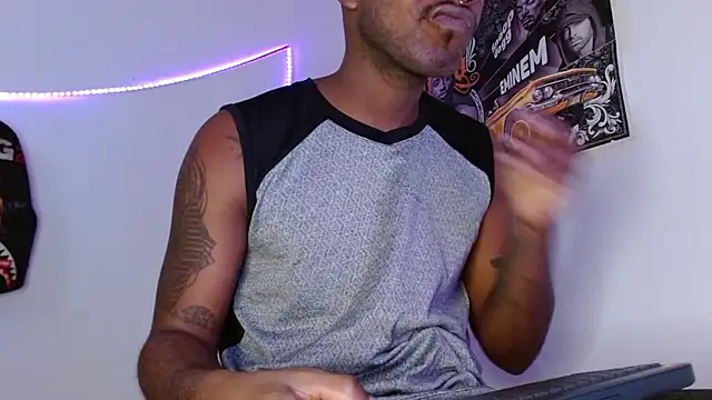 Snapshot of king__Black chatting on February 18, 5:53 pm king Black online show from February 18, 5:53 pm