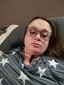 Snapshot of Geemaal chatting on November 13, 6:34 am Geemaal online show from November 13, 6:34 am