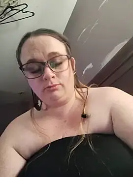 Snapshot of Geemaal chatting on November 18, 8:24 pm Geemaal online show from November 18, 8:24 pm