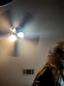 Snapshot of Geemaal chatting on November 23, 9:09 am Geemaal online show from November 23, 9:09 am