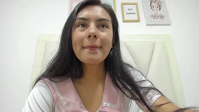 atilanadiaz7 online show from February 6, 3:59 pm