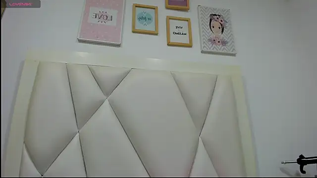 atilanadiaz7 online show from April 14, 5:08 pm