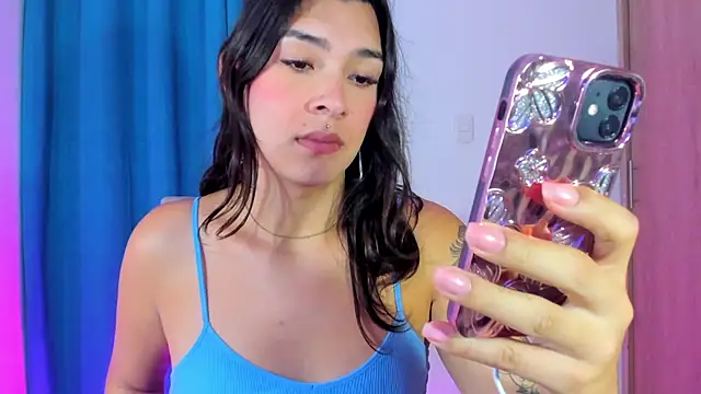 Snapshot of Camila_Coxx chatting on January 6, 3:42 am Camila Coxx online show from January 6, 3:42 am