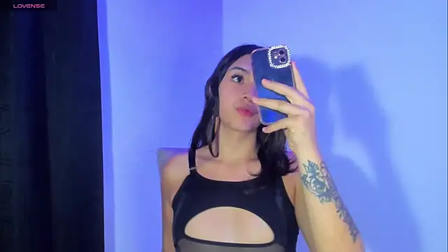 Snapshot of Camila_Coxx chatting on February 13, 5:16 am Camila Coxx online show from February 13, 5:16 am