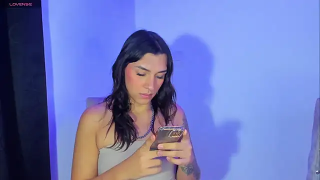 Snapshot of Camila_Coxx chatting on February 15, 5:30 am Camila Coxx online show from February 15, 5:30 am