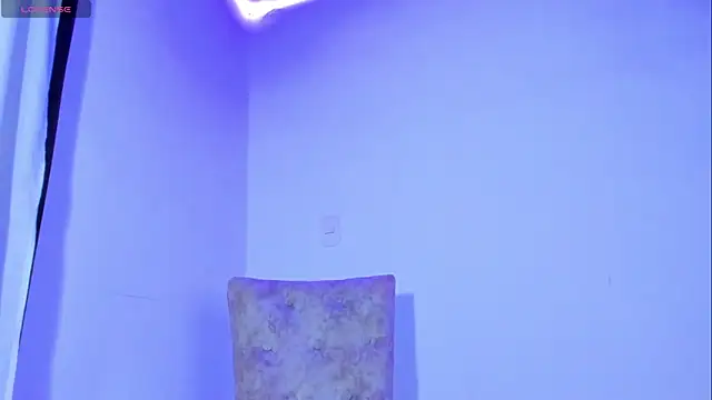 Snapshot of Camila_Coxx chatting on February 19, 4:55 am Camila Coxx online show from February 19, 4:55 am