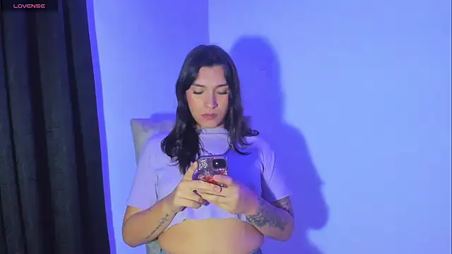 Snapshot of Camila_Coxx chatting on March 12, 1:25 am Camila Coxx online show from March 12, 1:25 am