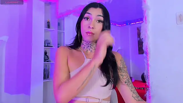 Snapshot of Camila_Coxx chatting on October 19, 8:42 pm Camila Coxx online show from October 19, 8:42 pm