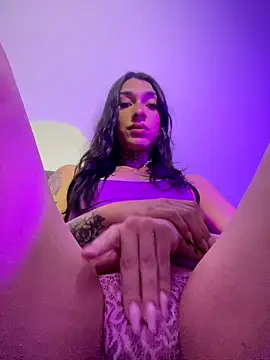 Snapshot of Camila_Coxx chatting on November 25, 2:11 am Camila Coxx online show from November 25, 2:11 am