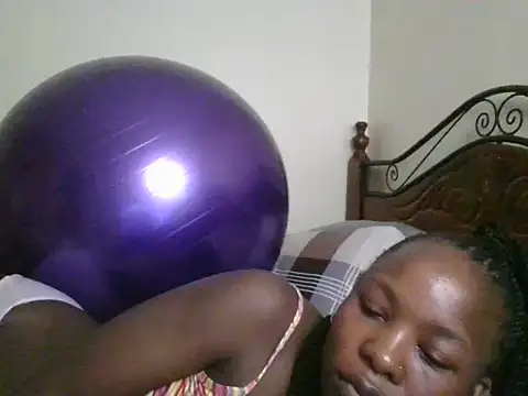 Snapshot of Sonnia_ chatting on February 14, 5:41 am Sonnia online show from February 14, 5:41 am